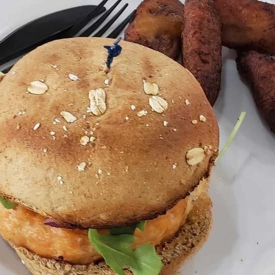SALMON BURGER