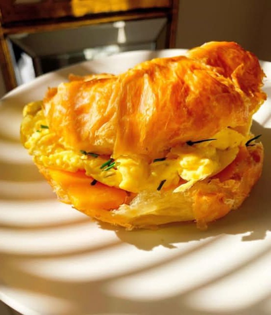 Croissant Egg & Cheese