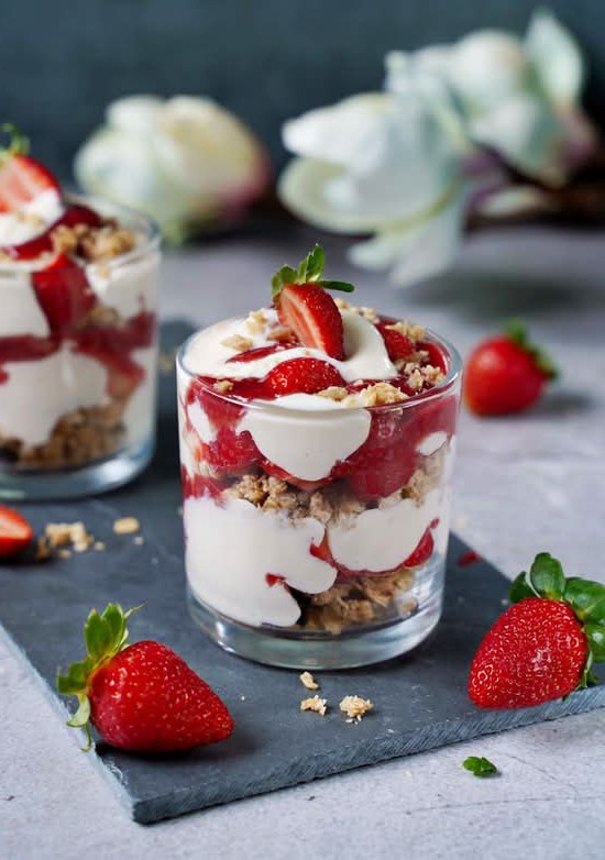 Greek Vanilla Yogurt Parfait